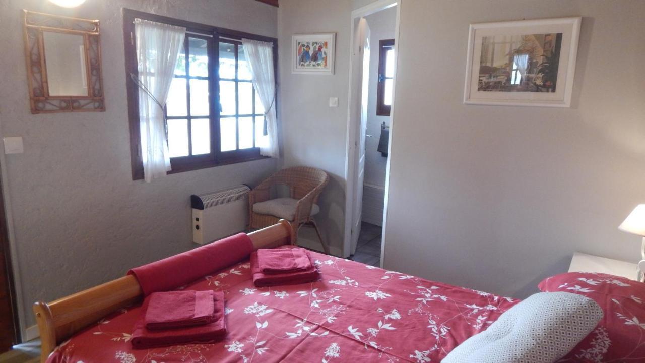 The Petite Chalet Chambre D'Hotes L'Isle-Jourdain  Zewnętrze zdjęcie