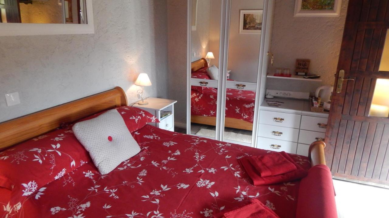 The Petite Chalet Chambre D'Hotes L'Isle-Jourdain  Zewnętrze zdjęcie